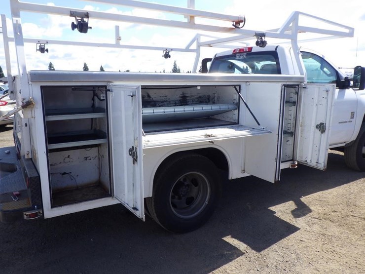 2016-chevrolet-3500-image-9