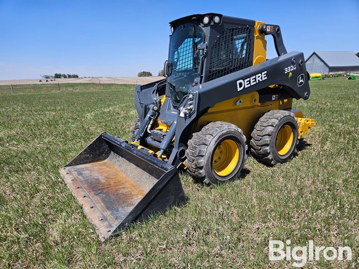 2019-deere-332g-image-1