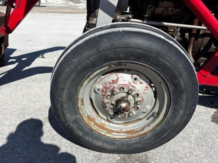 massey-ferguson-135-image-45