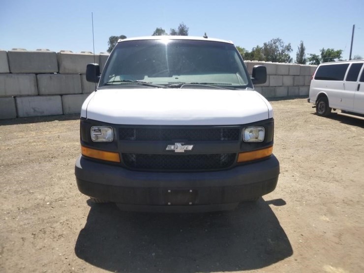 2016-chevrolet-express-3500-image-21