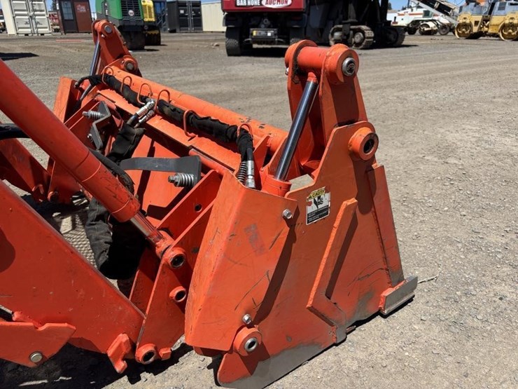 2013-kubota-l3800d-image-12