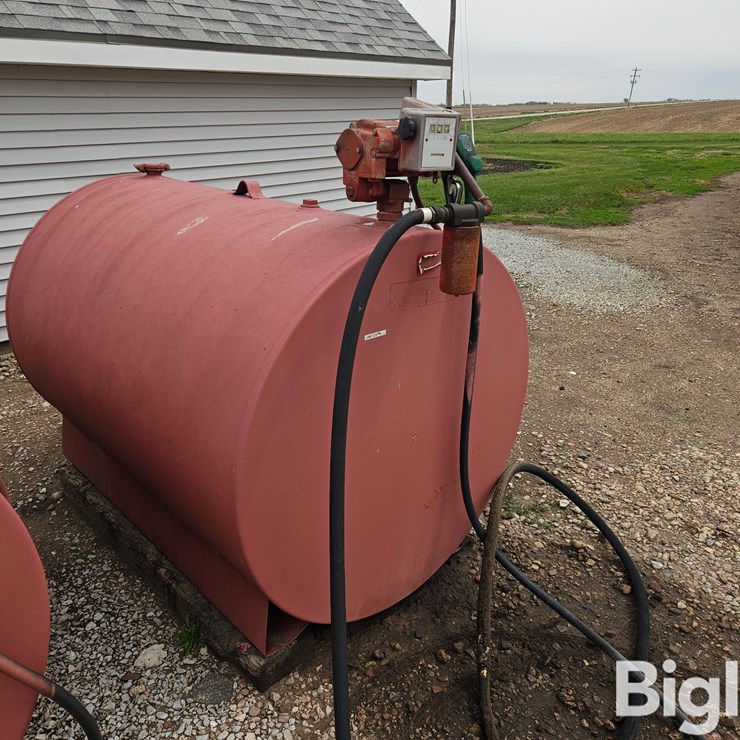 500-Gal Fuel Tank w/ Electric Pump