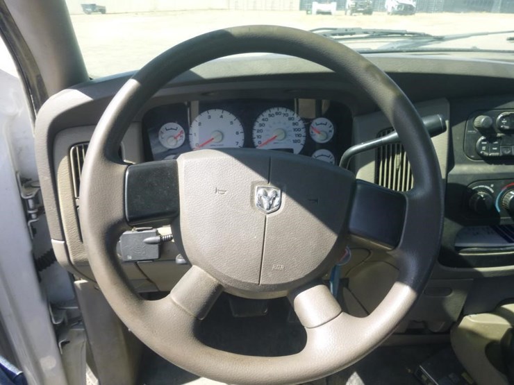 2005-dodge-ram-1500-image-11