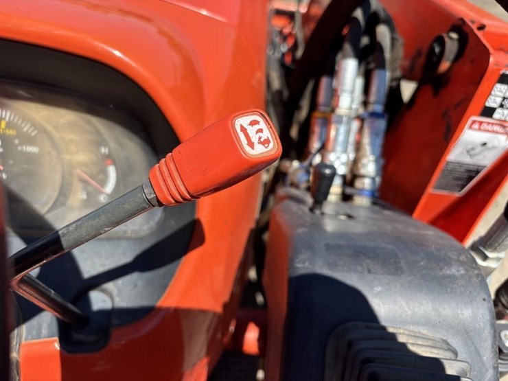 2013-kubota-l3800d-image-40