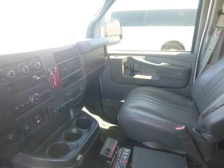 2013-chevrolet-3500-image-10