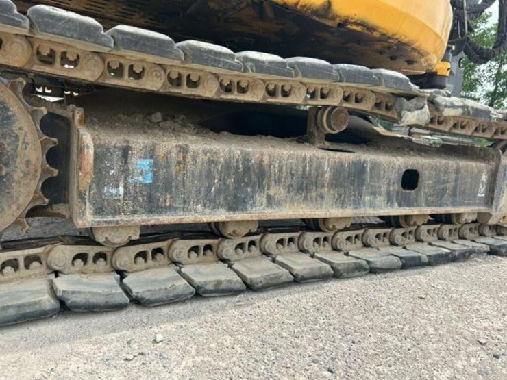 2014-deere-85g-image-76