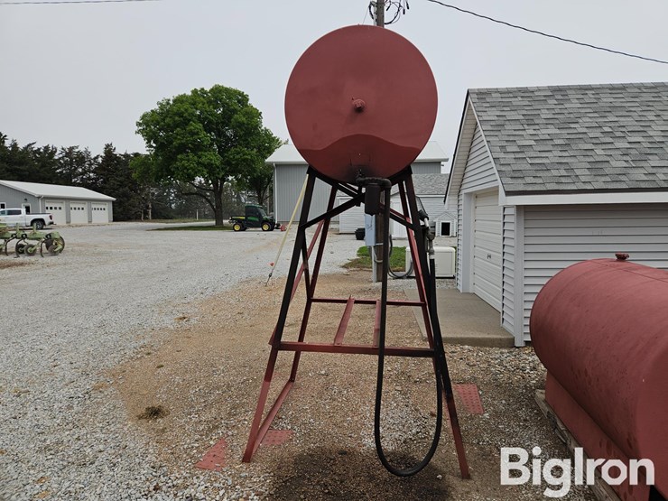 300-gal-fuel-tank-on-stand-image-2