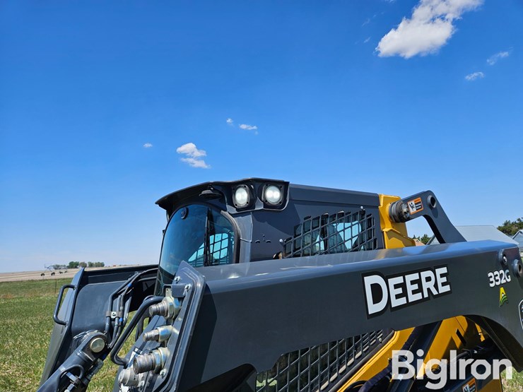 2019-deere-332g-image-16