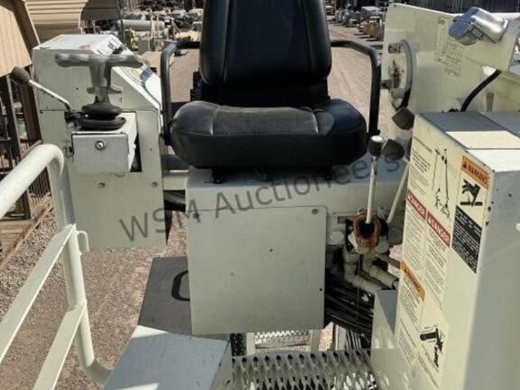 2013-freightliner-m2-106-image-20