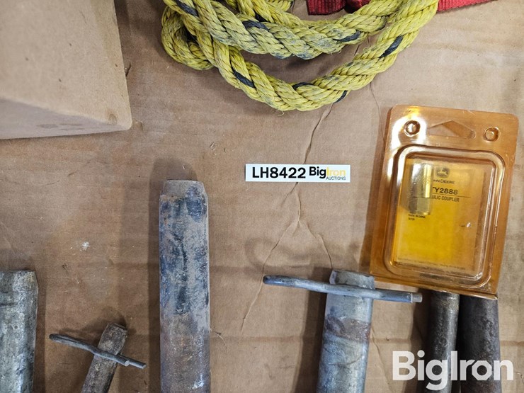 hitch-pins,-hitches,-and-other-items-image-15