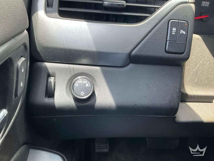 2016-chevrolet-tahoe-image-16