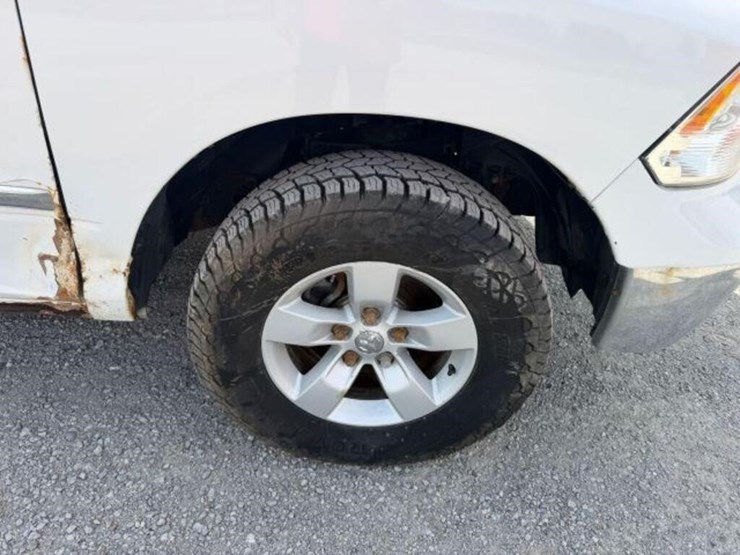 2017-ram-1500-slt-image-28
