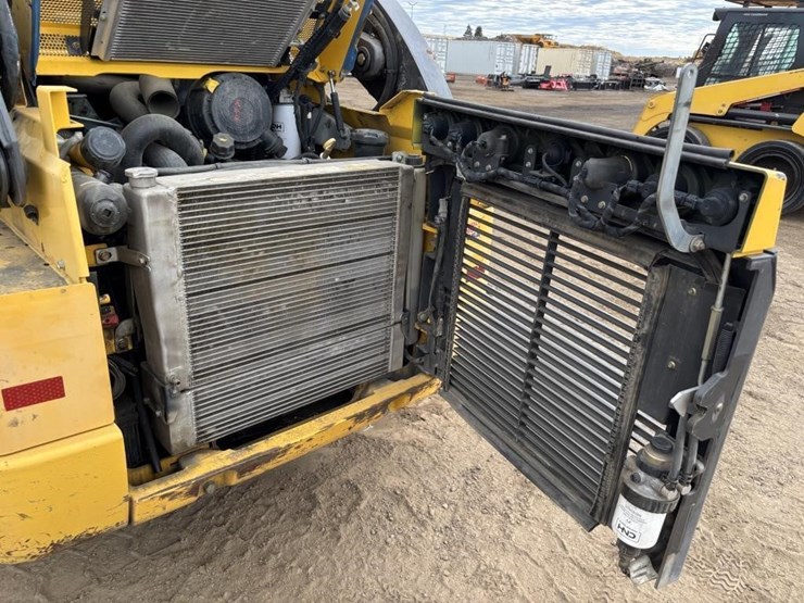 2021-new-holland-l328-image-39