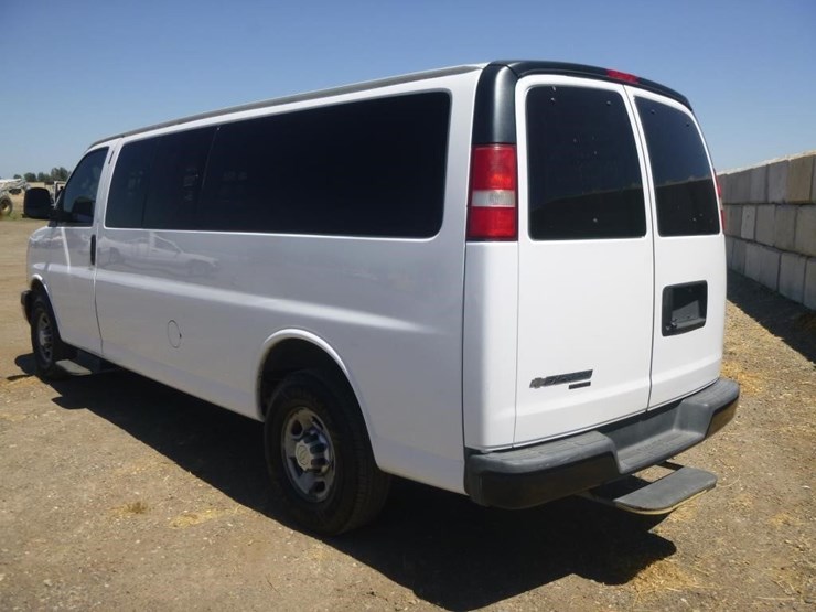2016-chevrolet-express-3500-image-5