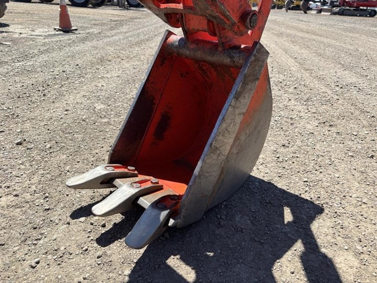 2013-kubota-l3800d-image-16