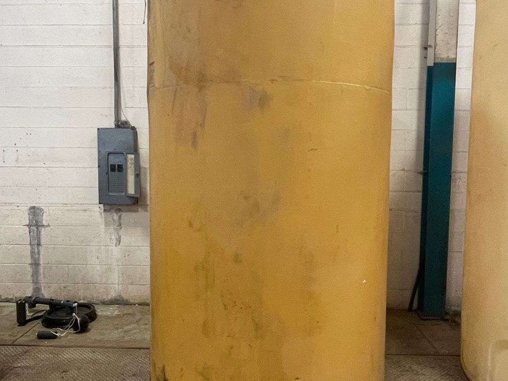 1500-gallon-poly-tank-image-1