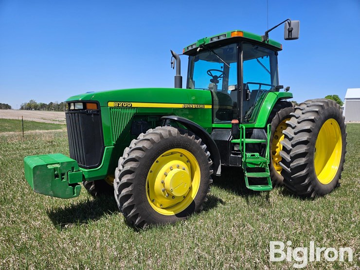 1997-john-deere-8200-image-1