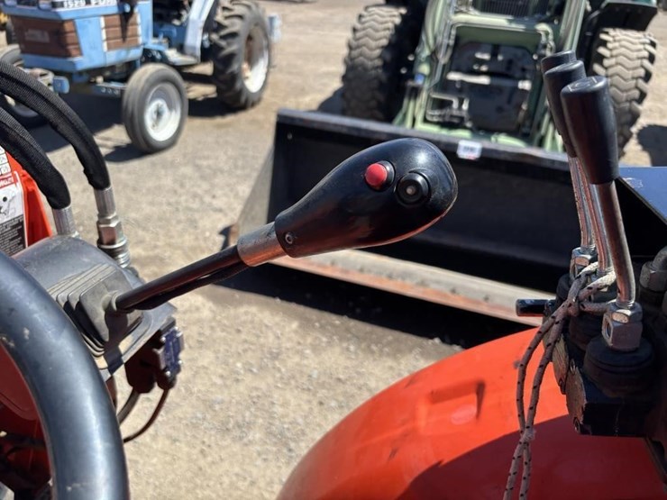 2013-kubota-l3800d-image-41