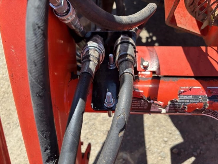 2013-kubota-l3800d-image-15