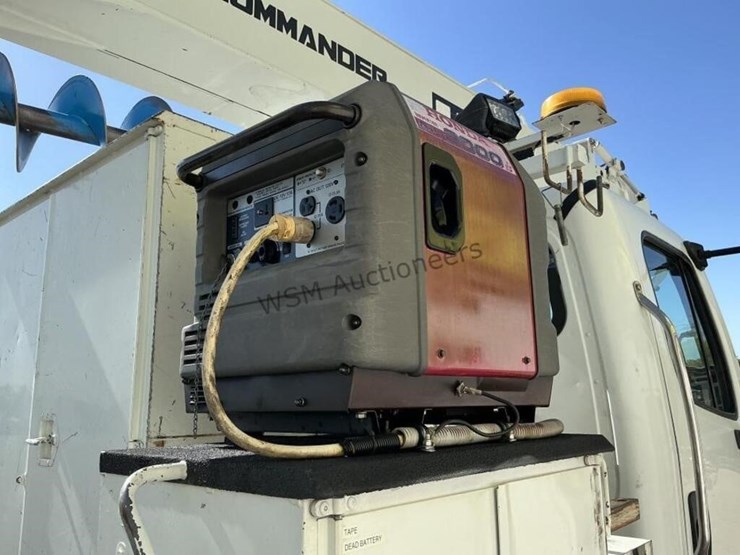 2013-freightliner-m2-106-image-16