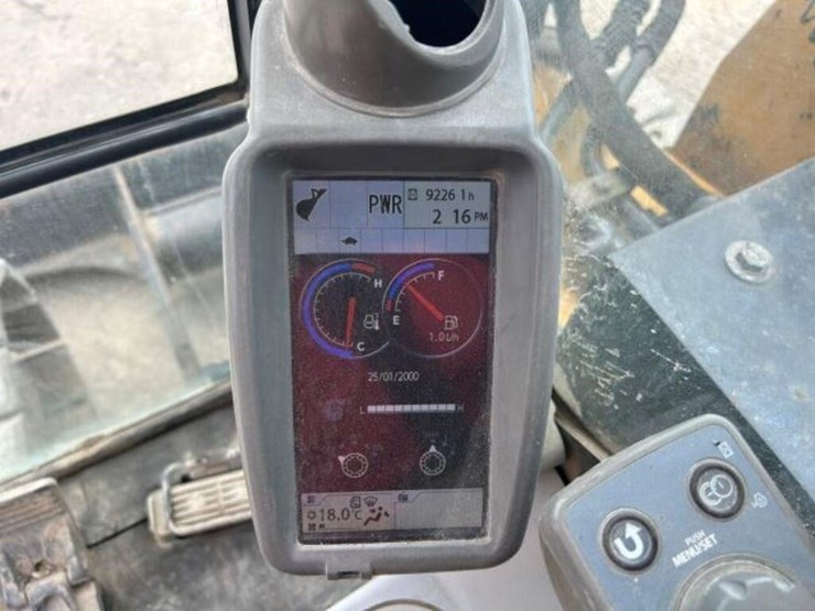 2014-deere-85g-image-8