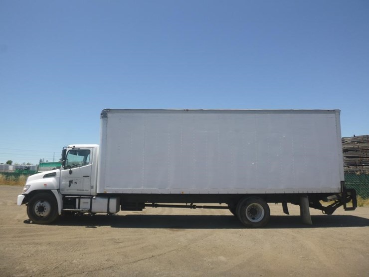 2017-hino-268-image-5