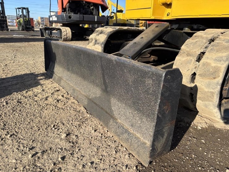 komatsu-pc28uu-image-9