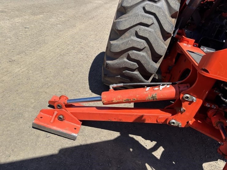 2013-kubota-l3800d-image-25