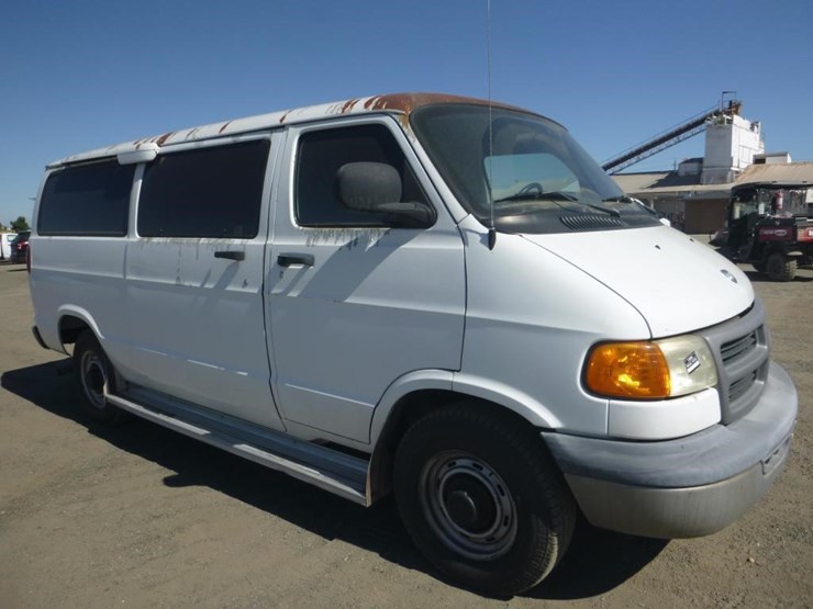 2003-dodge-ram-van-image-2