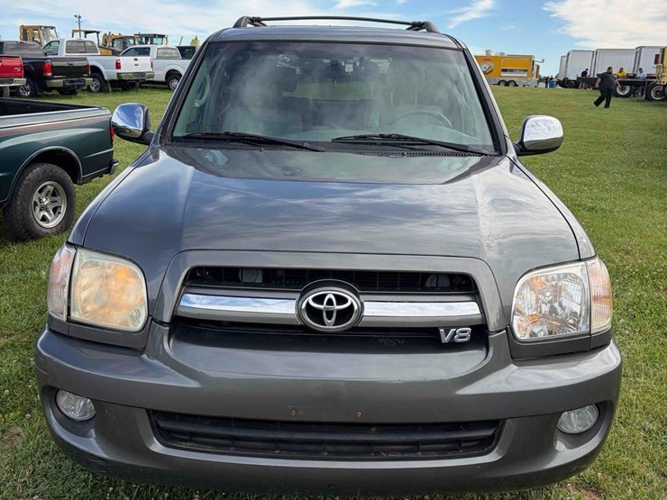 2007-toyota-sequoia-image-2