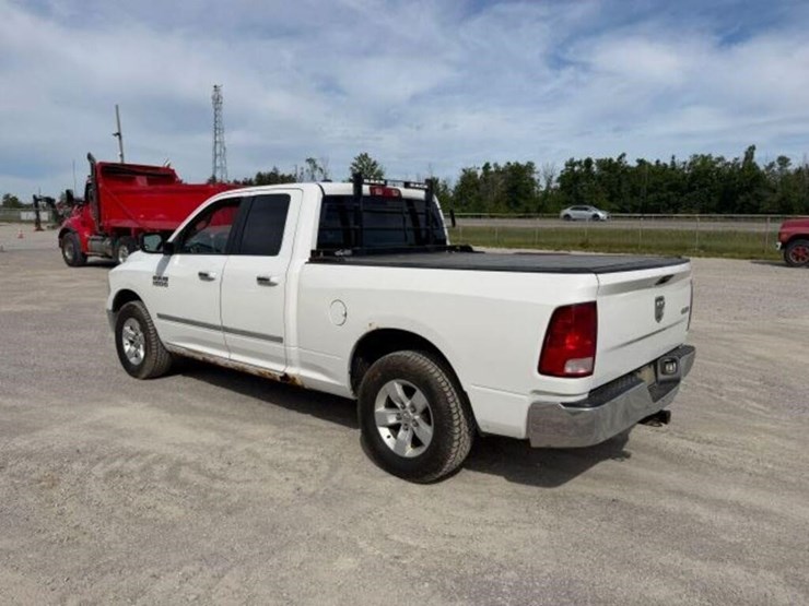 2017-ram-1500-slt-image-5
