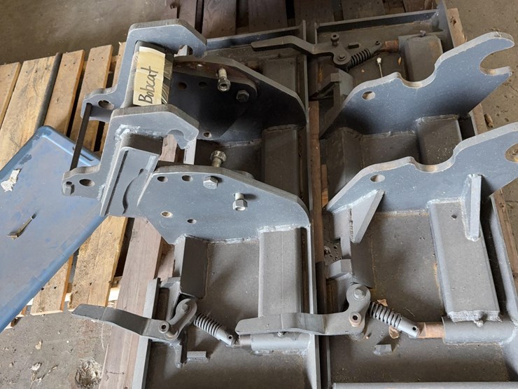 bobcat-skidsteer-adapter/coupler-assembly-image-1