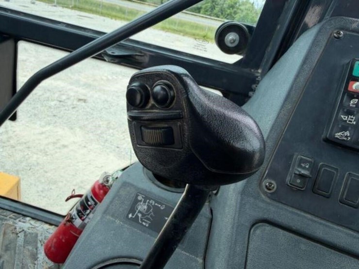 2018-deere-310sl-image-17
