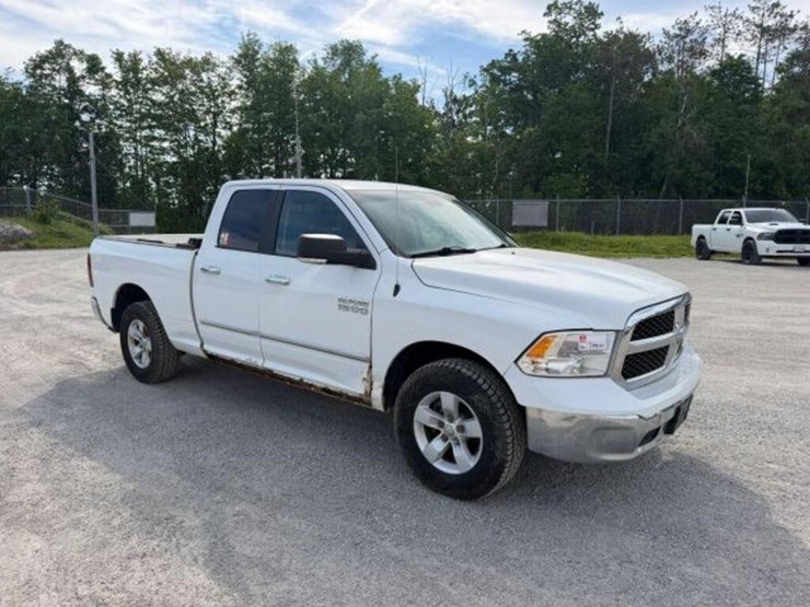 2017-ram-1500-slt-image-2