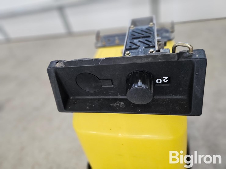 john-deere-planter-insecticide-boxes-image-10