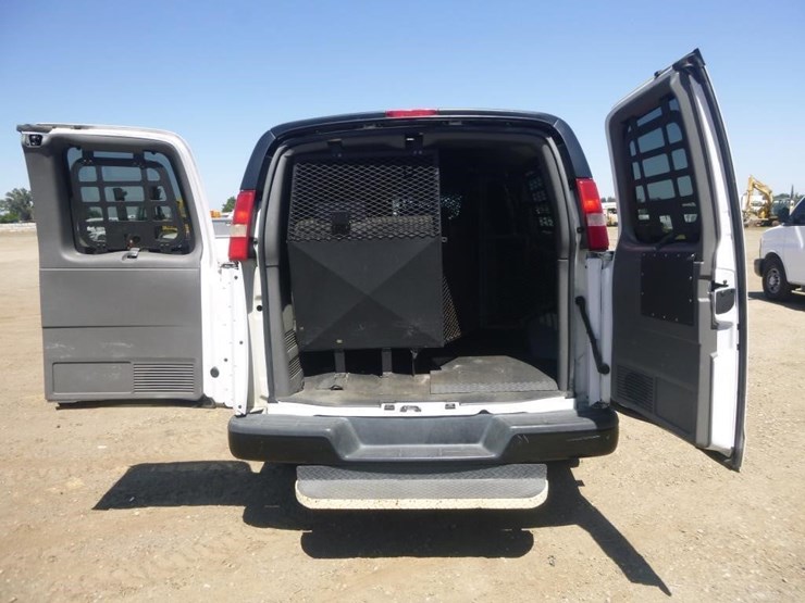 2013-chevrolet-3500-image-20