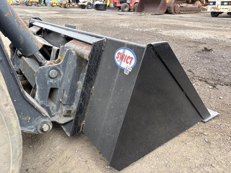 2021-new-holland-l328-image-12