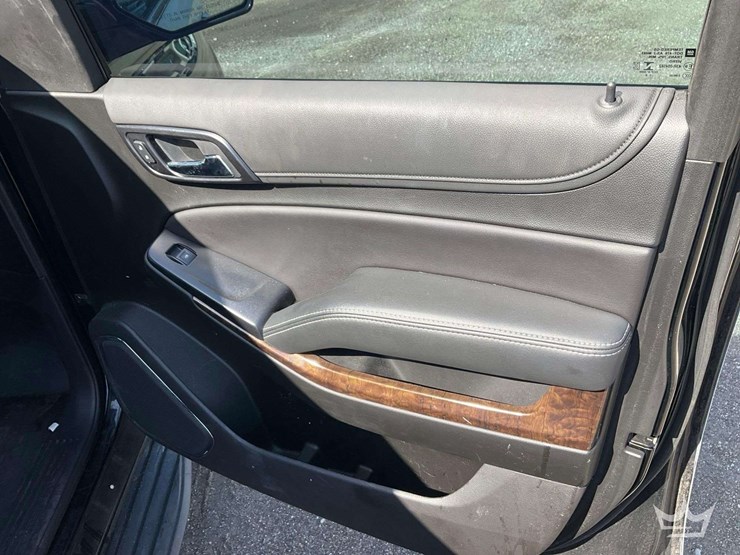 2020-chevrolet-tahoe-image-25