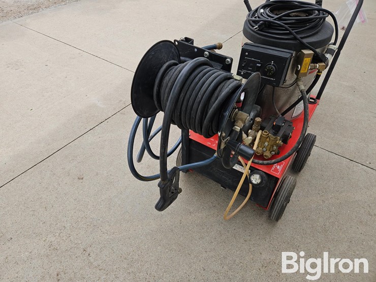 hotsy-555ss-hot-water-pressure-washer-image-11