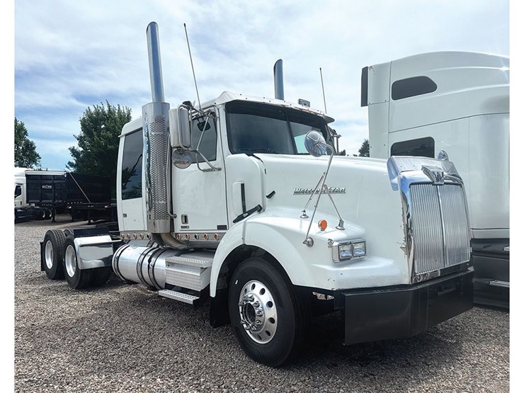 2014-western-star-4900sb-image-1