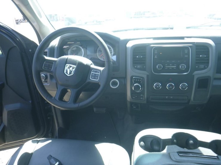 2016-dodge-1500-image-9