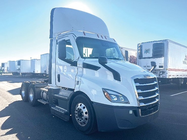 2022-freightliner-cascadia-116-image-1