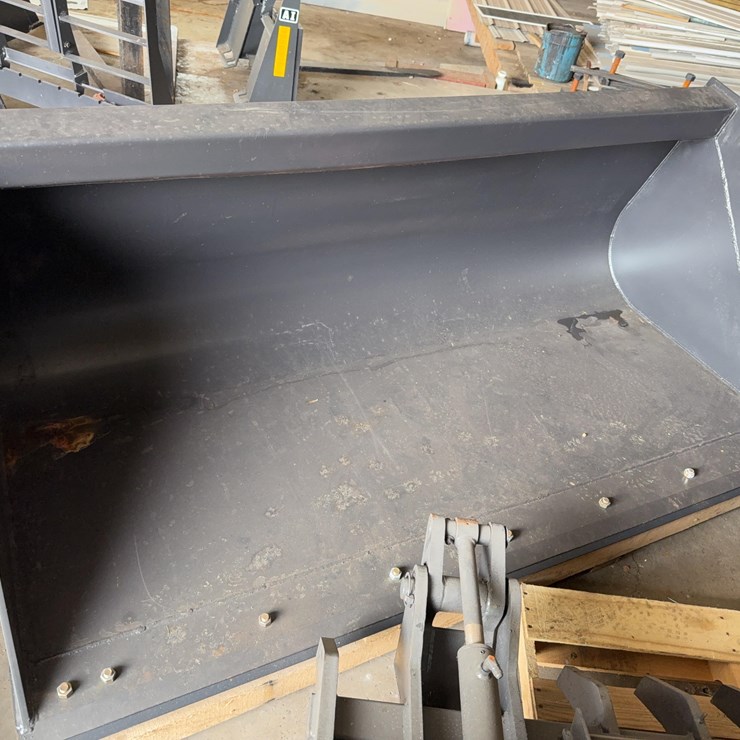 Attachments International Snow Bucket
