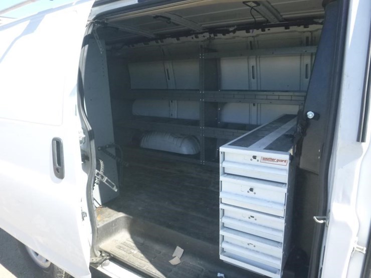 2017-chevrolet-express-2500-image-7