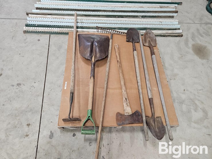 gardening/yard-tools-and-fence-posts-image-9
