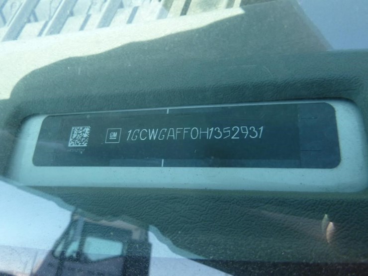 2017-chevrolet-express-2500-image-15