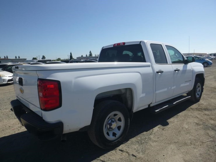 2018-chevrolet-1500-image-3