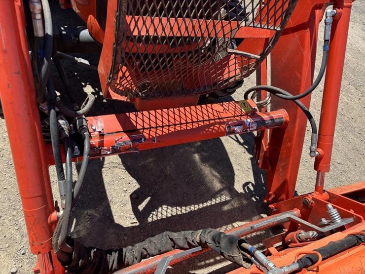 2013-kubota-l3800d-image-14