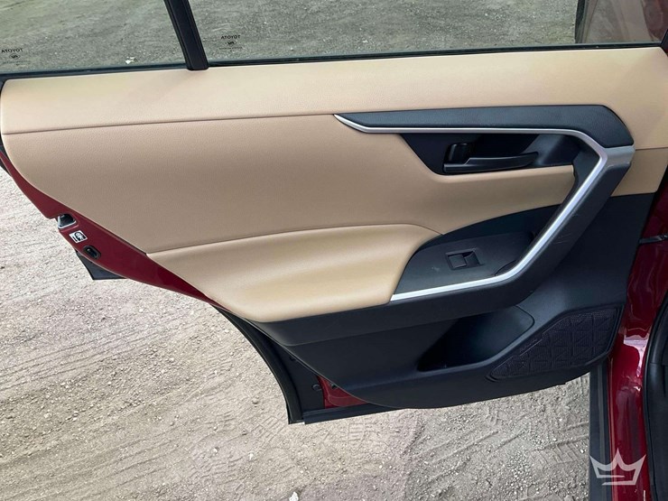 2019-toyota-rav4-image-21