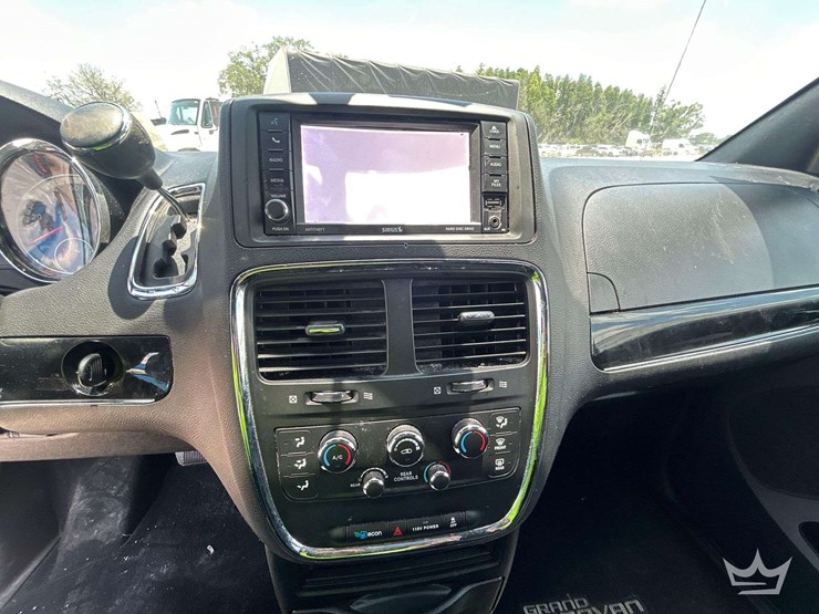 2016-dodge-grand-caravan-image-17